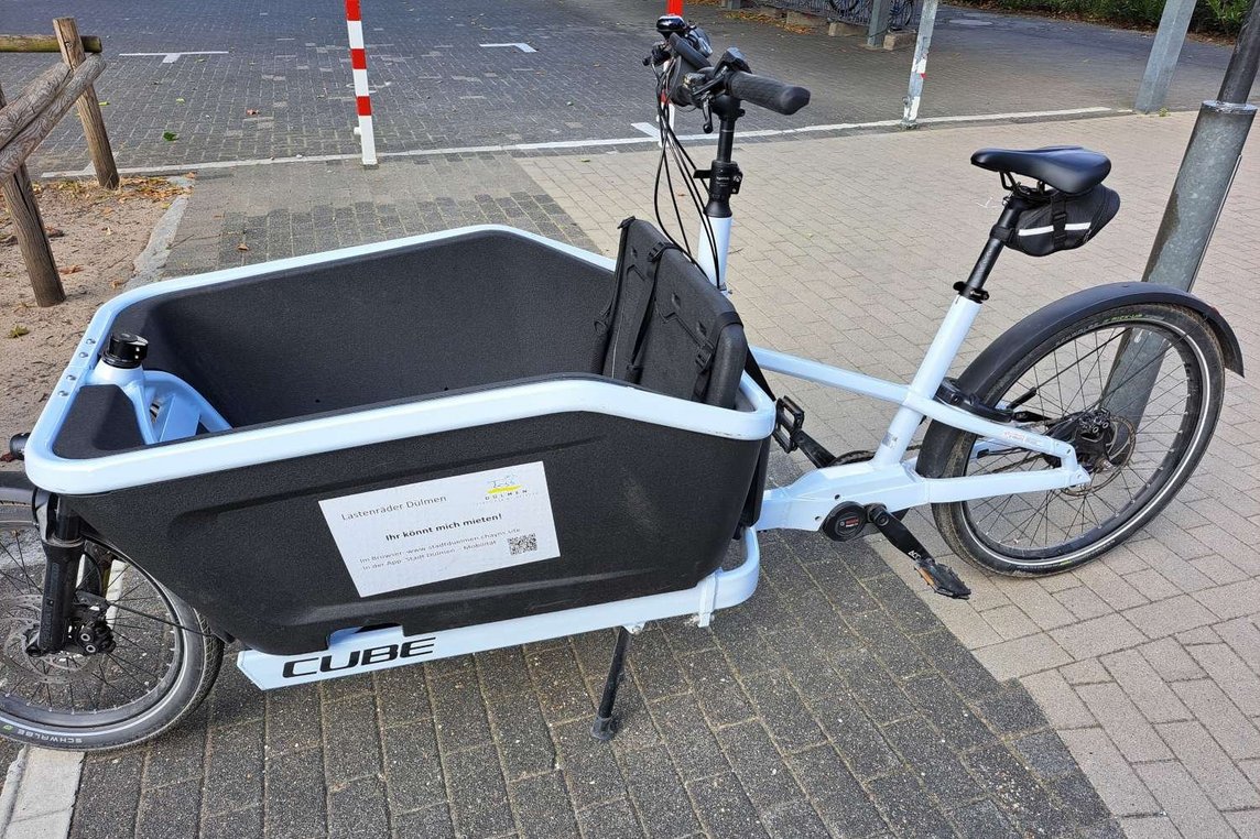 Dieses Foto zeigt eines der städtischen E-Lastenräder