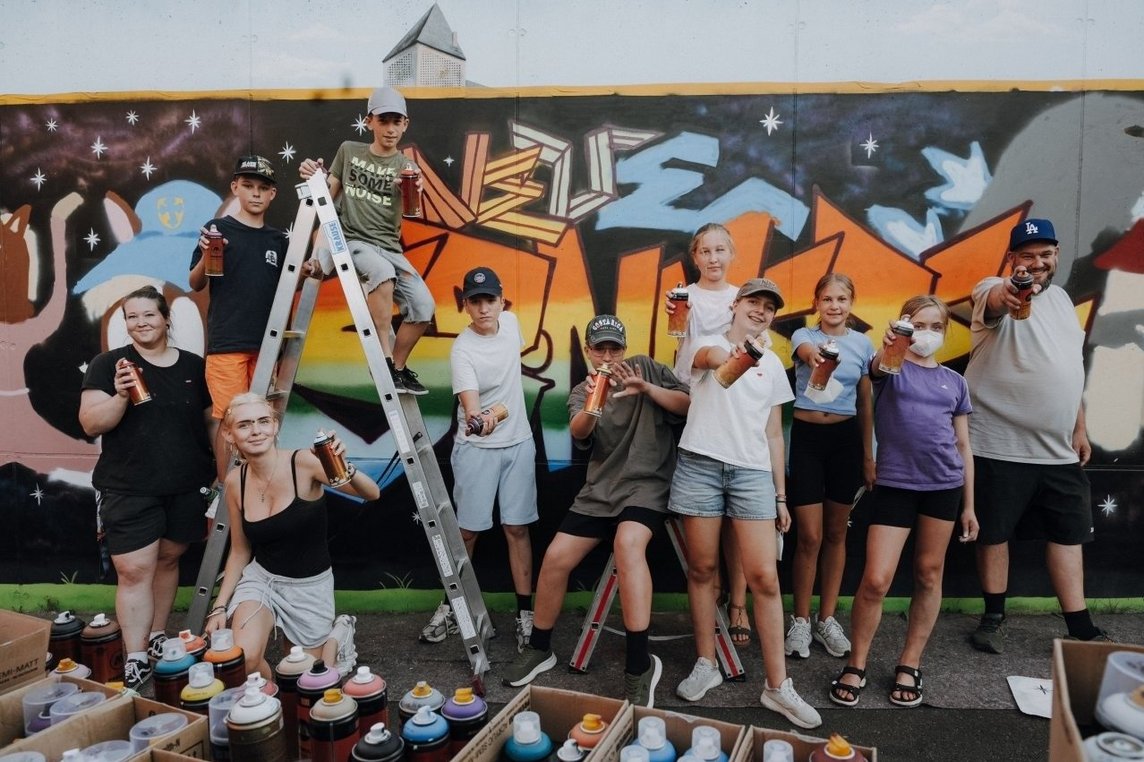 Mit viel Kreativität haben die Jugendlichen die Motive für die neue Graffiti-Wand erarbeitet. Foto: F. Sudermann/Wild und Witzig