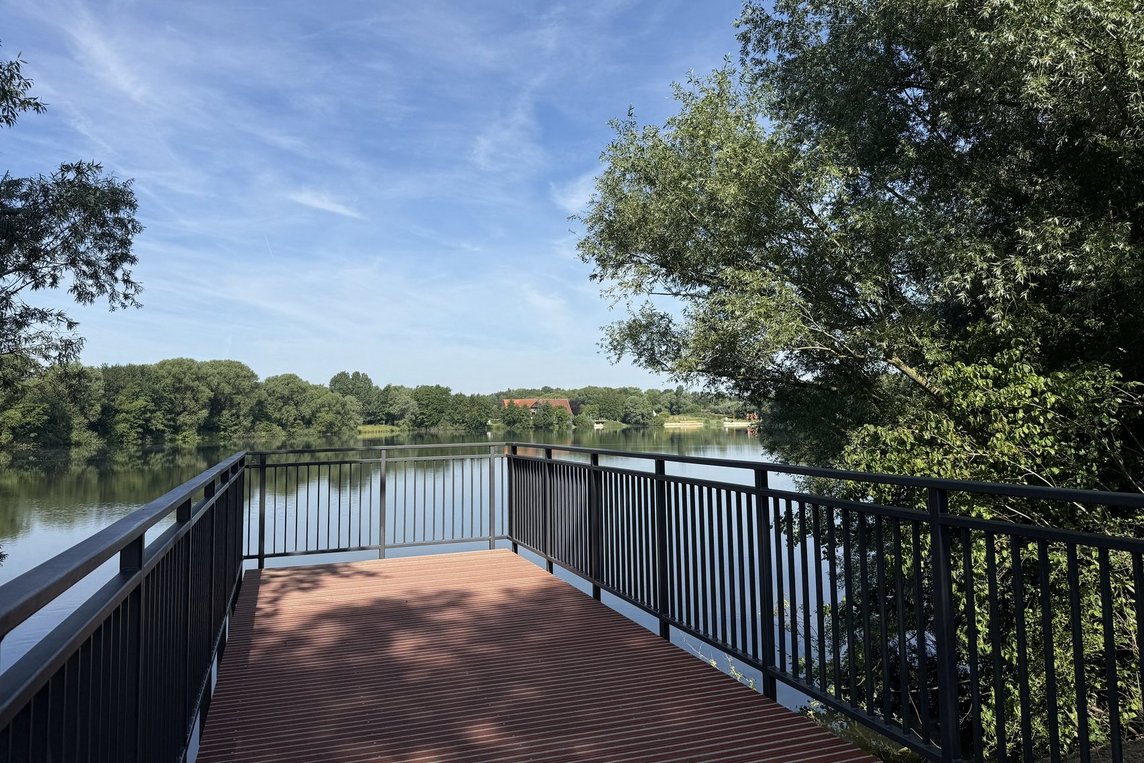 Vom Steg aus bietet sich eine schöne Aussicht in Richtung Seescheune. Foto: Stadt Dülmen