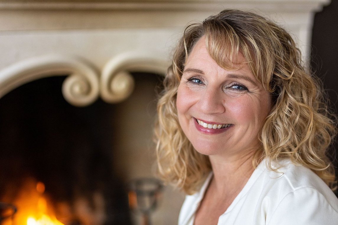 Dieses Foto zeigt die Autorin Maria Nikolai