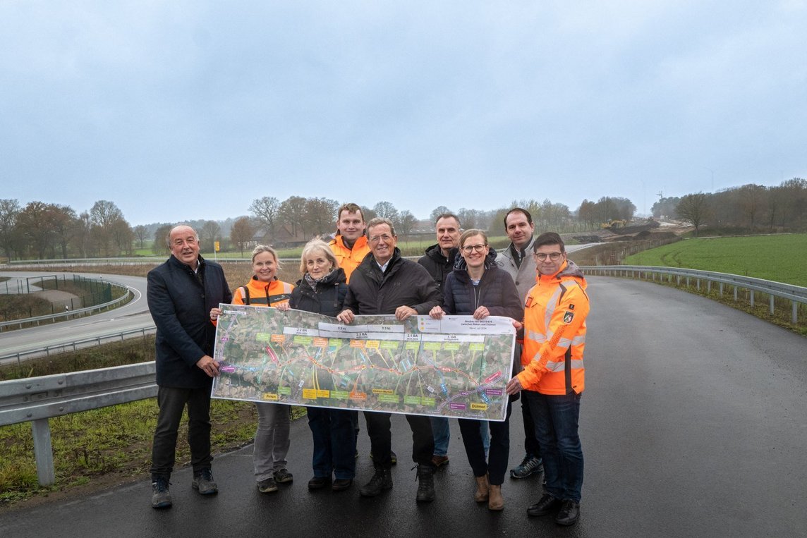 Dieses Foto zeigt Manfred Ransmann , Nina Wischeloh-Petry, Gertrud Schulze Spüntrup, Dominik Schuurmann, Heinrich Georg Krumme, Christian Müller, Dr. Jana Burchard, Daniel Janning und Dimitri Beck