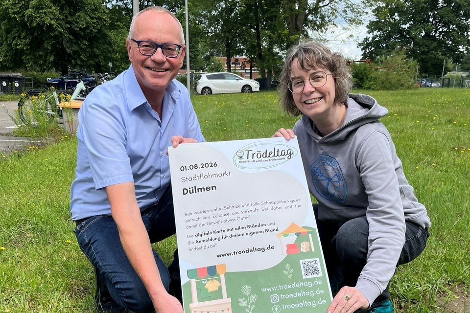 Klimaschutzmanagerin Carolin Dietrich und Georg Wenzel werben für die nächsten Trödeltage in Buldern und Dülmen-Mitte. Foto: privat