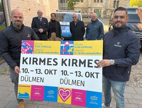 Dieses Foto zeigt Organisatoren und Partner der Viktorkirmes.
