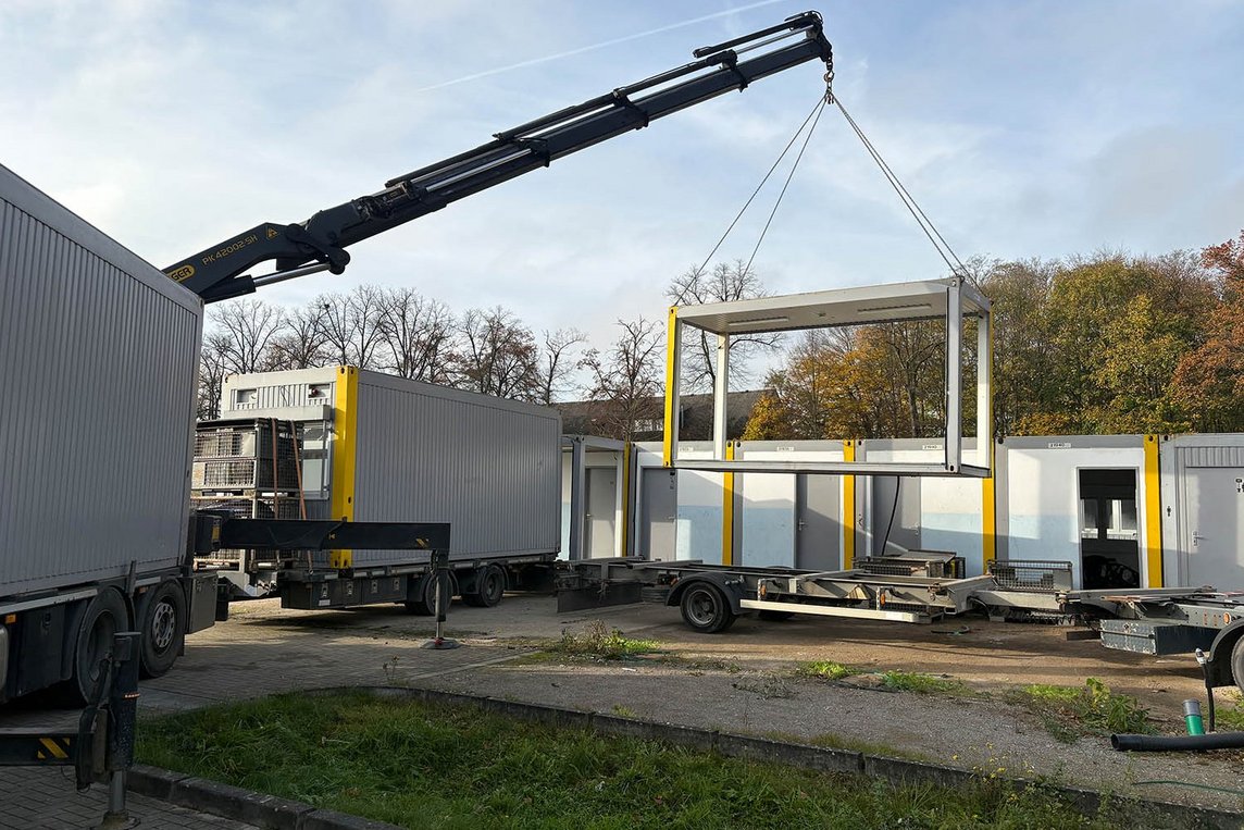 Dieses Foto zeigt die Rückbauarbeiten am Hüttendyk