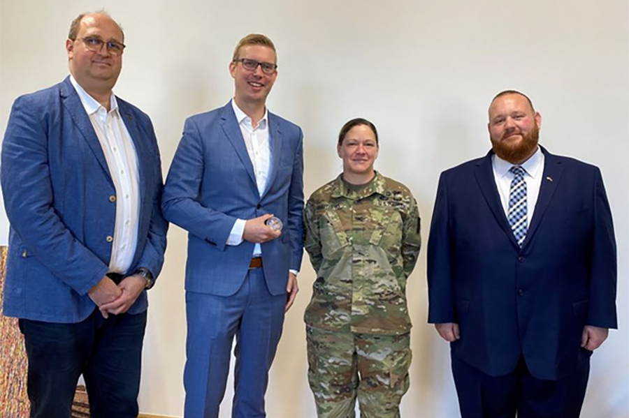 Bürgermeister Carsten Hövekamp und Erster Beigeordneter Christoph Noelke begrüßten Colonel Lindsay Matthews und Daniel Jones bei ihrem Antrittsbesuch im Rathaus